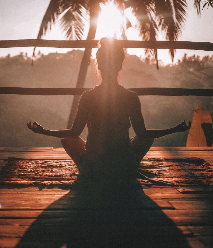 Yoga libera estres - meditar